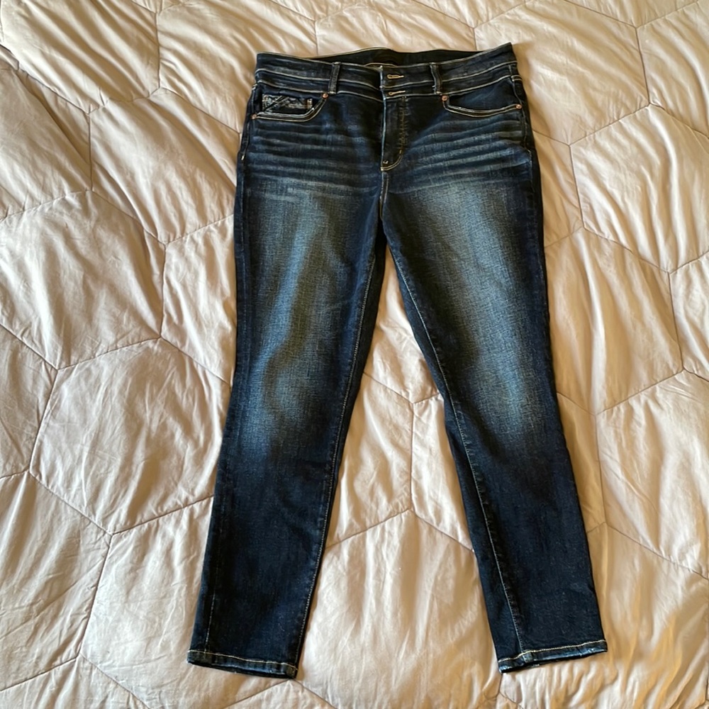 Women’s Buckle Black Jeans size 33 X 30. FIT # 75 Skinny. Like new condition.